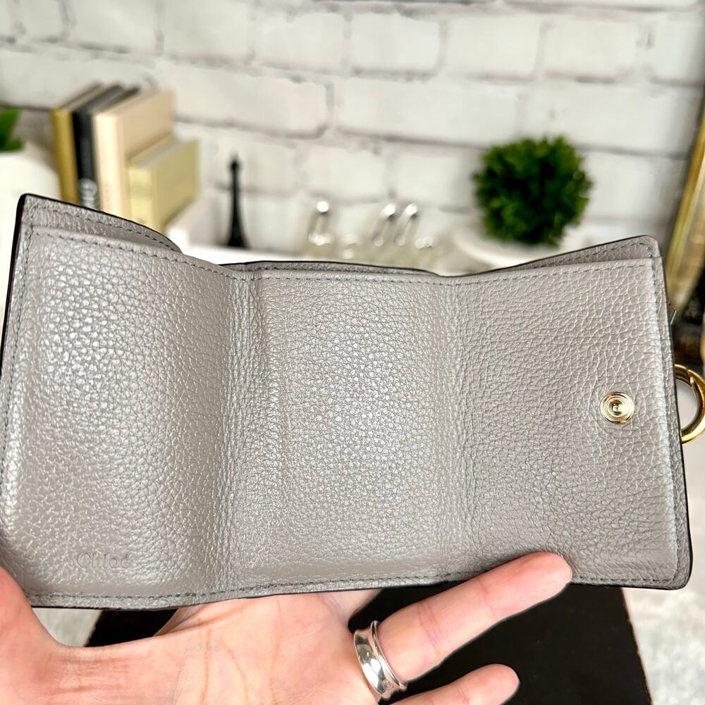 CHLOE gray leather monogram compact wallet GREAT! Nice gift! - Picture 7 of 15